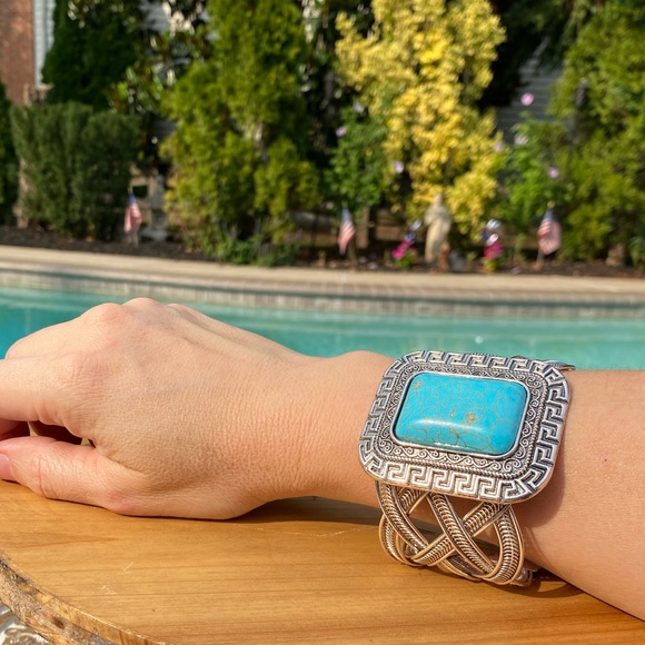 MexZotic Howlite Square Weave Cuff Bracelet - Picture 4 of 4